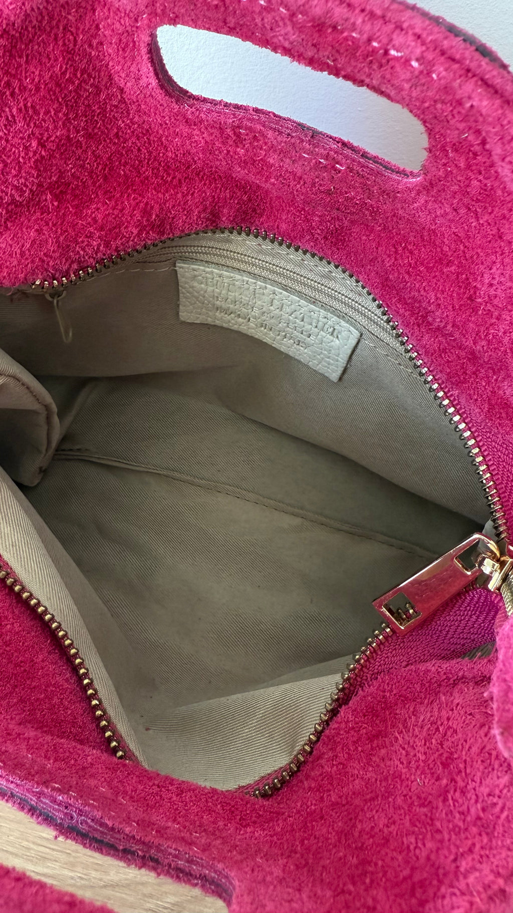 Sac à bandoulière à franges en cuir daim rose fabriqué en Italie - Fiorella