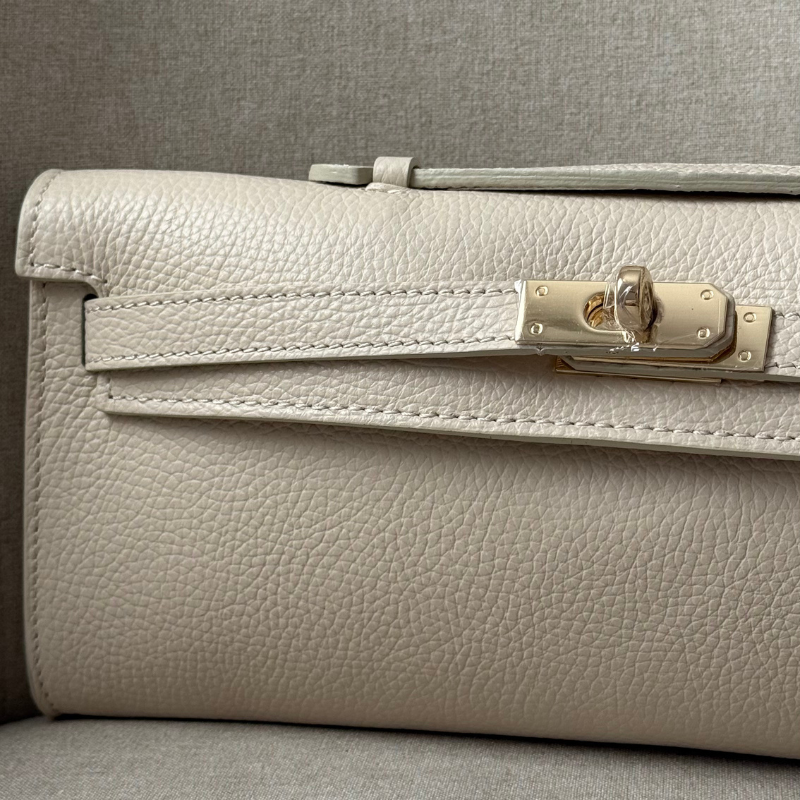 Pochette ivoire en cuir et boucle dorée made in Italy - Fiorella