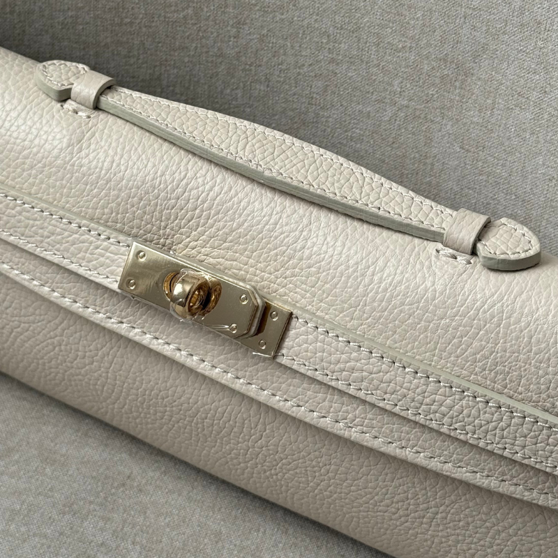 Pochette ivoire en cuir et boucle dorée made in Italy - Fiorella