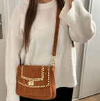 Sac à bandoulière camel en daim et studs dorés made in Italy - Fiorella