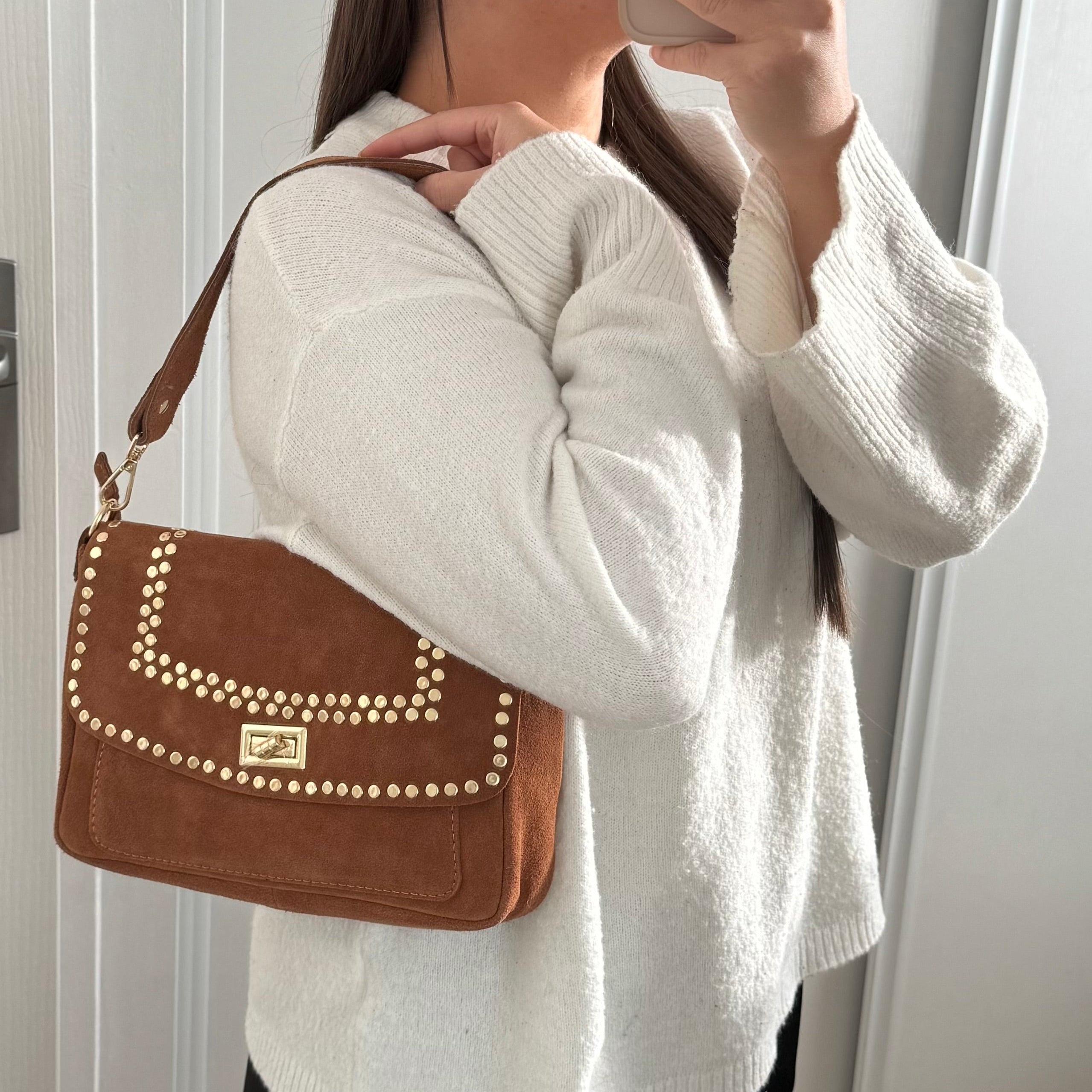 Sac à bandoulière camel en daim et studs dorés made in Italy - Fiorella
