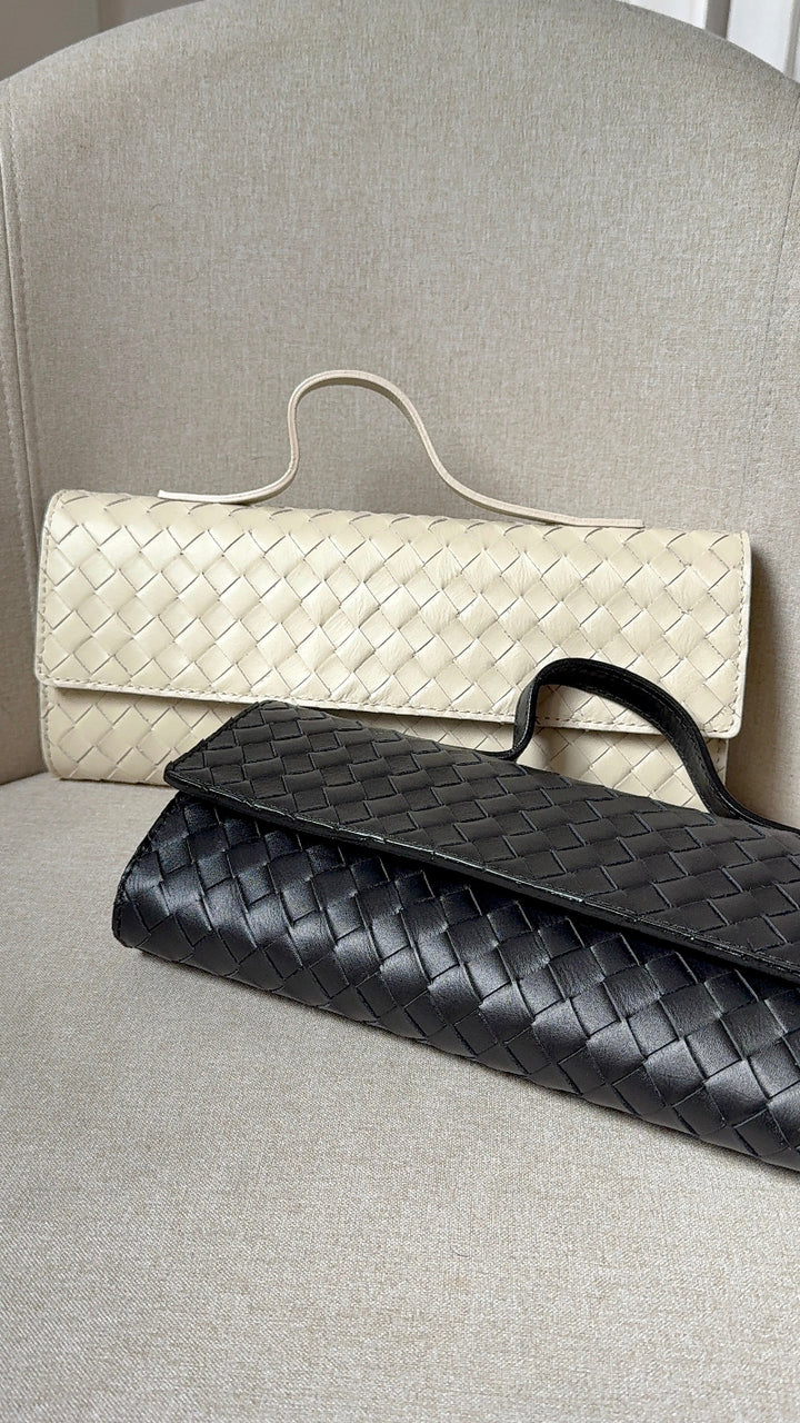 Pochette de soirée en cuir tressé noir et ivoire, fabriquées en Italie avec bandoulière amovible et réglable