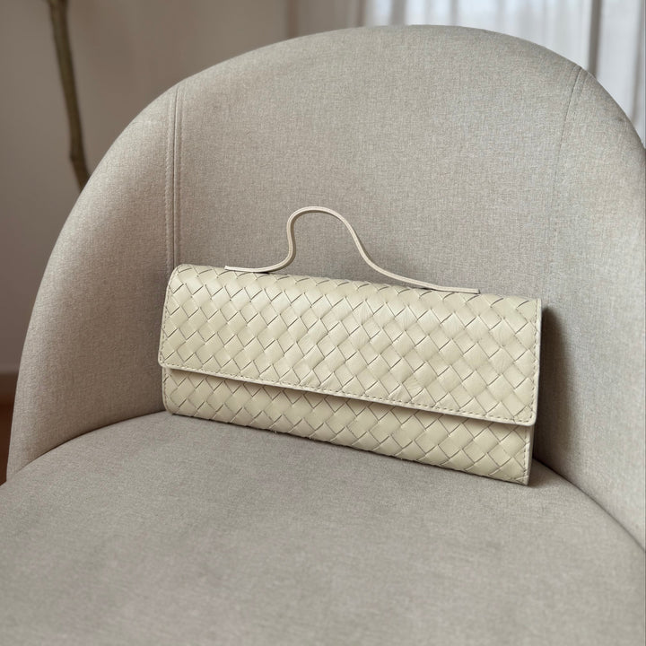 Pochette de soirée en cuir tressé noir, fabriquée en Italie avec bandoulière amovible et réglable