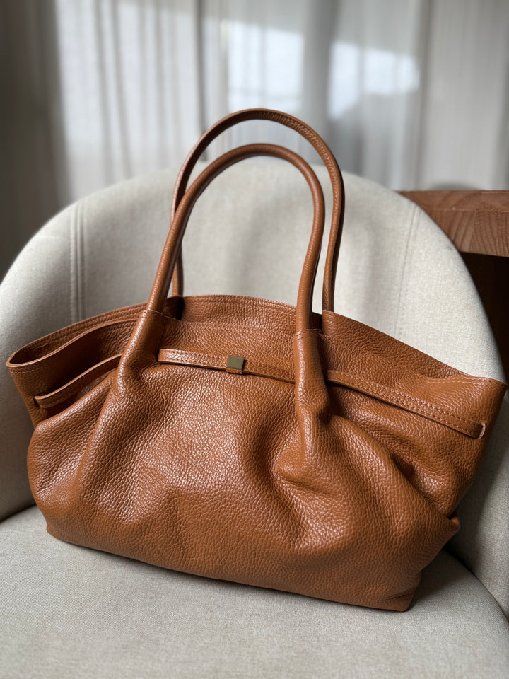 Sac à main fourre-tout camel en cuir grainé souple, fabriqué en Italie