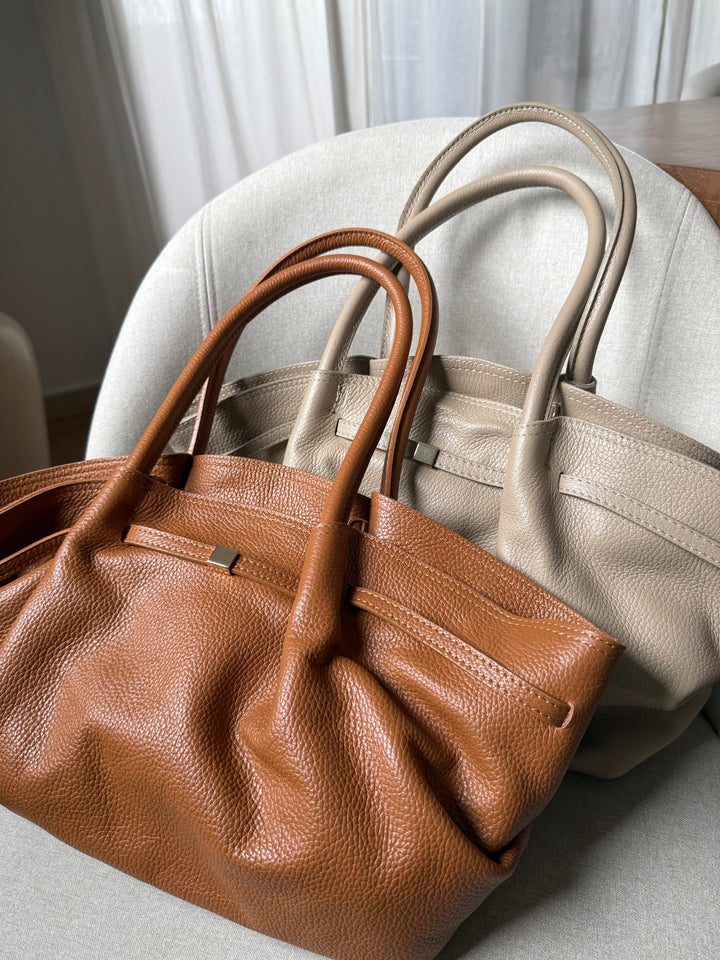 Sac à main fourre-tout camel et taupe en cuir grainé souple, fabriqué en Italie