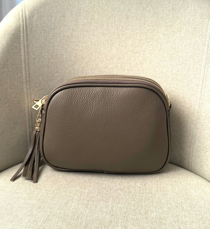 Sac à bandoulière taupe en cuir grainé made in Italy 