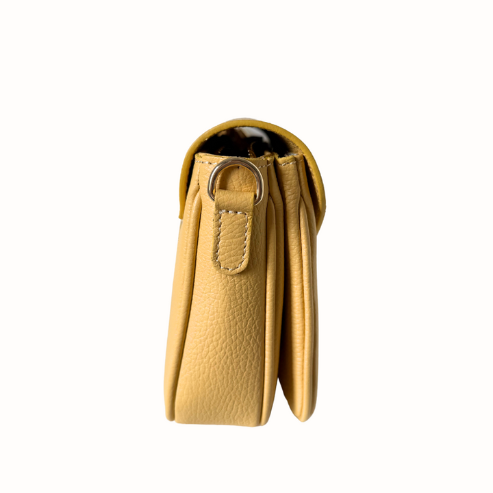 Sac à bandoulière femme en cuir jaune type cartable inspiration Louis Vuitton fabrication italienne