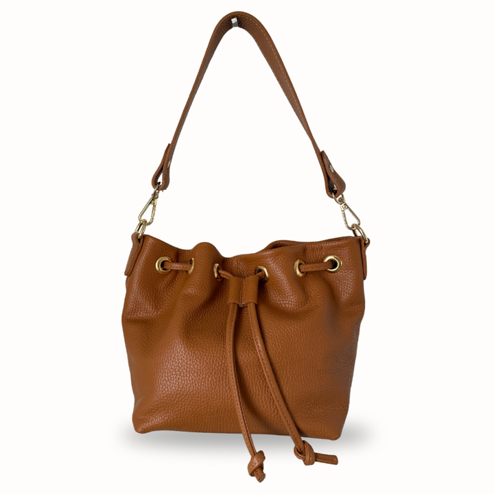 Sac seau femme en cuir grainé camel, porté épaule ou bandoulière - Made in Italy