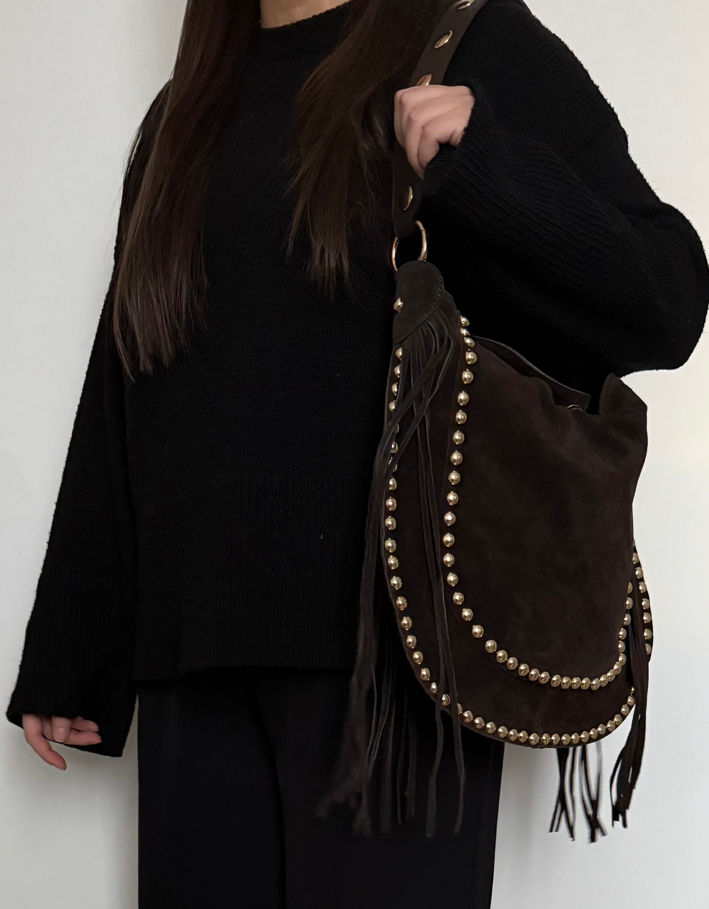 sac épaule marron foncé en daim à franges et clous dorés made in italy - Fiorella