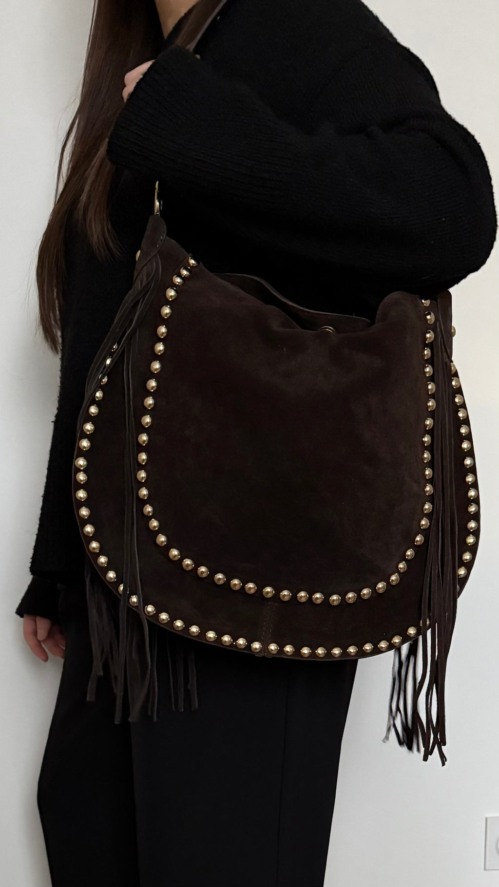 sac épaule marron foncé en daim à franges et clous dorés made in italy - Fiorella